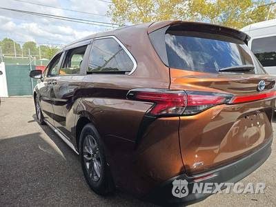 2021 Toyota Sienna XLE 7-Passenger 120.5" WB - zdjęcie 2 z 32 - miniatura