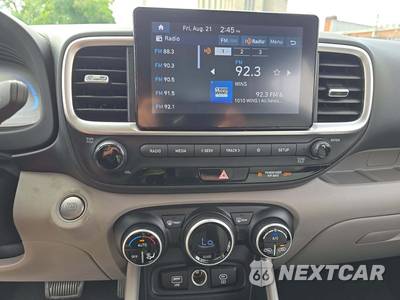 2025 Hyundai Venue SEL - zdjęcie 10 z 22 - miniatura