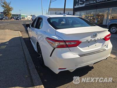 2018 Toyota Camry SE - zdjęcie 2 z 28 - miniatura