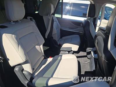 2026 Lincoln Navigator L Reserve - zdjęcie 17 z 23 - miniatura