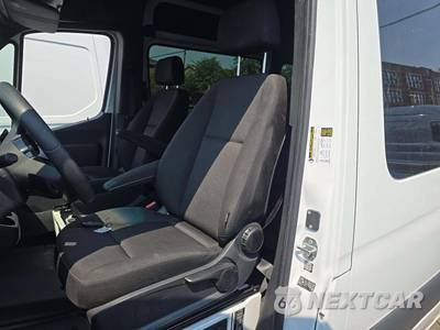 2025 Mercedes-Benz Sprinter 2500 Passenger Van 144.0" WB - zdjęcie 6 z 23 - miniatura