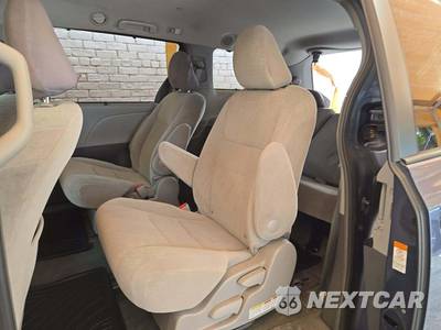2017 Toyota Sienna LE 7-Passenger 119.3" WB - zdjęcie 13 z 37 - miniatura