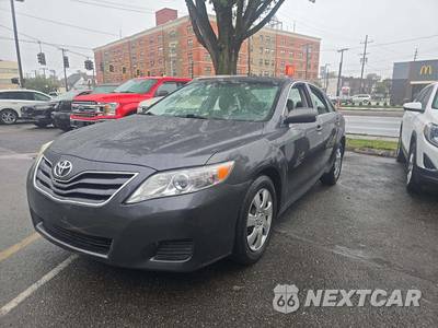 2010 Toyota Camry LE - zdjęcie 1 z 33 - miniatura