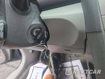 2010 Toyota Camry LE - zdjęcie 8 z 33 - miniatura