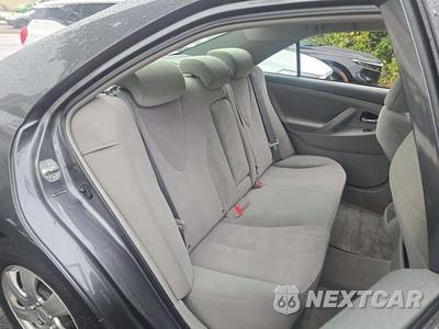 2010 Toyota Camry LE - zdjęcie 16 z 33 - miniatura