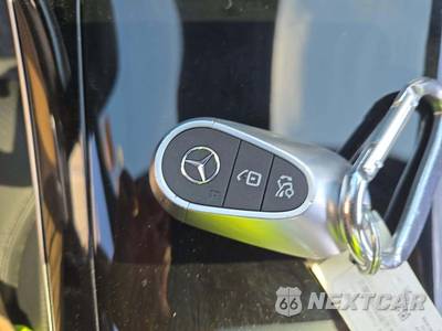 2025 Mercedes-Benz C 300 4MATIC - zdjęcie 8 z 25 - miniatura