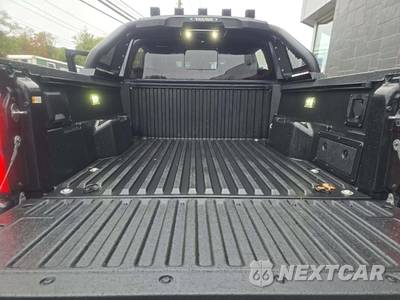 2026 Toyota Tacoma i-FORCE MAX TRD Pro Crew Cab Medium Bed - zdjęcie 14 z 20 - miniatura