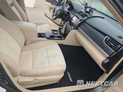 2014 Toyota Camry LE - zdjęcie 17 z 21 - miniatura