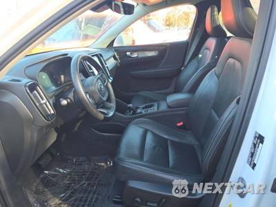 2024 Volvo XC40 B5 Core Dark Theme - zdjęcie 6 z 20 - miniatura