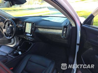 2024 Volvo XC40 B5 Core Dark Theme - zdjęcie 19 z 20 - miniatura