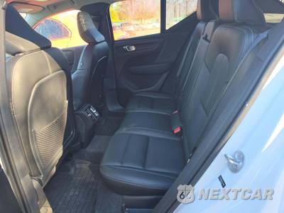 2024 Volvo XC40 B5 Core Dark Theme - zdjęcie 13 z 20 - miniatura