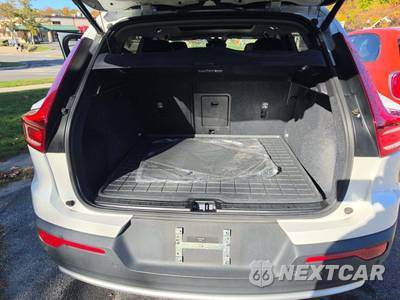2024 Volvo XC40 B5 Core Dark Theme - zdjęcie 14 z 20 - miniatura