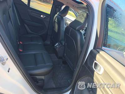 2024 Volvo XC40 B5 Core Dark Theme - zdjęcie 16 z 20 - miniatura