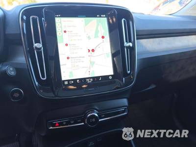 2024 Volvo XC40 B5 Core Dark Theme - zdjęcie 10 z 20 - miniatura