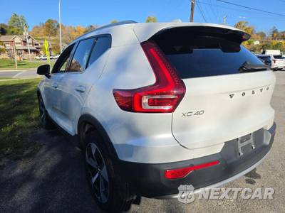 2024 Volvo XC40 B5 Core Dark Theme - zdjęcie 2 z 20 - miniatura