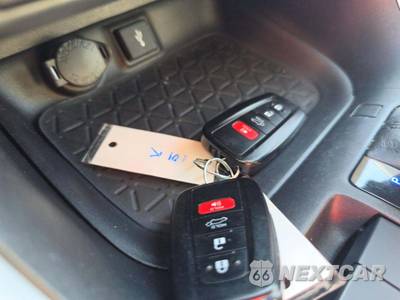 2022 Toyota RAV4 XLE Premium - zdjęcie 8 z 23 - miniatura