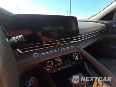 2025 Hyundai Elantra SEL Convenience - zdjęcie 10 z 22 - miniatura