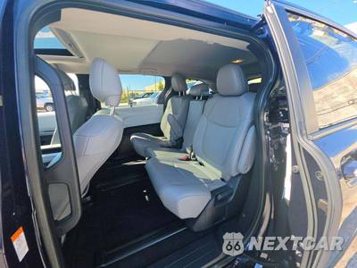 2026 Toyota Sienna XLE 8-Passenger 120.5" WB - zdjęcie 13 z 22 - miniatura