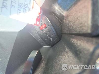 2026 Toyota RAV4 Hybrid XLE Premium - zdjęcie 8 z 22 - miniatura