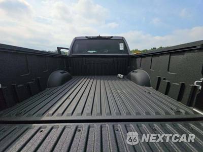 2025 Toyota Tundra SR5 Crew Cab Short Bed - zdjęcie 14 z 21 - miniatura