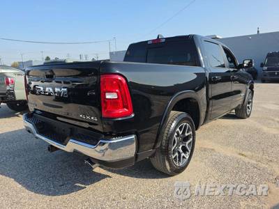 2026 Ram 1500 Laramie Crew Cab Short Bed - zdjęcie 3 z 21 - miniatura