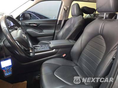 2020 Toyota Highlander XLE - zdjęcie 6 z 23 - miniatura