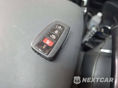 2020 Toyota Highlander XLE - zdjęcie 8 z 23 - miniatura