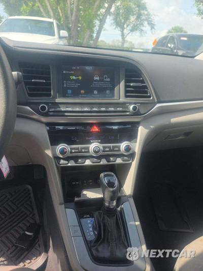 2020 Hyundai Elantra SEL Sedan - zdjęcie 7 z 27 - miniatura