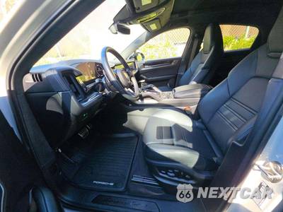 2025 Porsche Cayenne Turbo E-Hybrid Coupe - zdjęcie 6 z 22 - miniatura