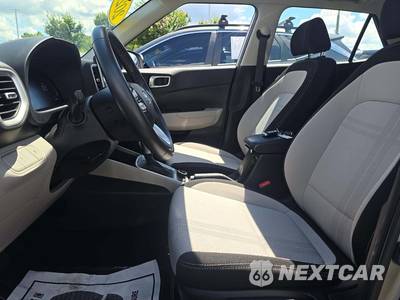 2025 Hyundai Venue SEL - zdjęcie 6 z 21 - miniatura