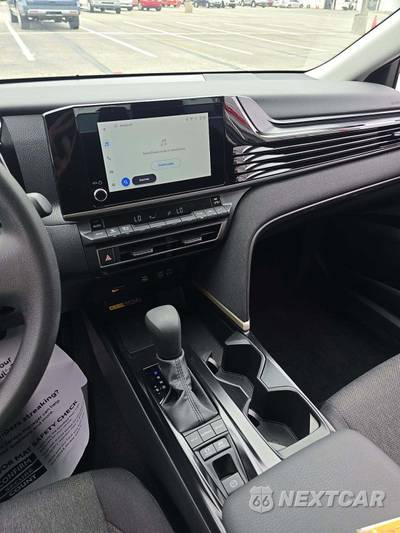 2026 Toyota Camry LE - zdjęcie 10 z 20 - miniatura