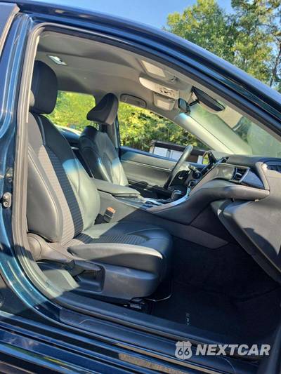 2020 Toyota Camry SE - zdjęcie 18 z 25 - miniatura