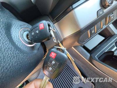 2020 Toyota Tacoma SR5 Crew Cab Medium Bed - zdjęcie 8 z 24 - miniatura