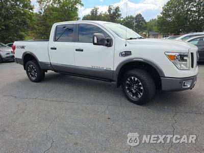 2019 Nissan TITAN XD PRO-4X Crew Cab Medium Bed - zdjęcie 4 z 25 - miniatura