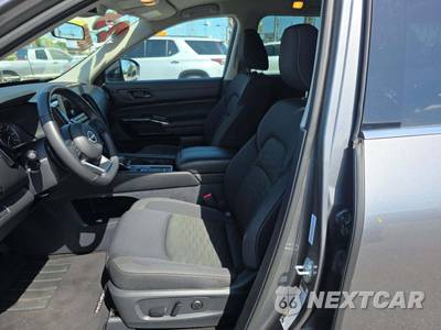 2025 Nissan Pathfinder SV - zdjęcie 3 z 20 - miniatura