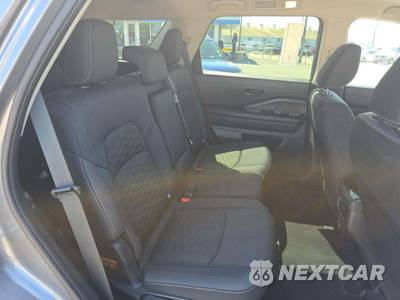 2025 Nissan Pathfinder SV - zdjęcie 14 z 20 - miniatura