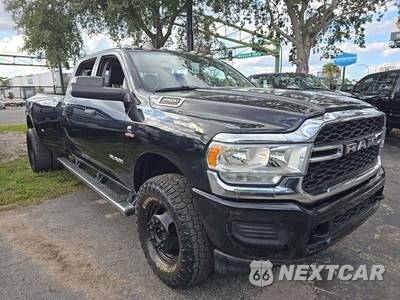 2019 Ram 3500 Tradesman Crew Cab Long Bed DRW - zdjęcie 4 z 25 - miniatura