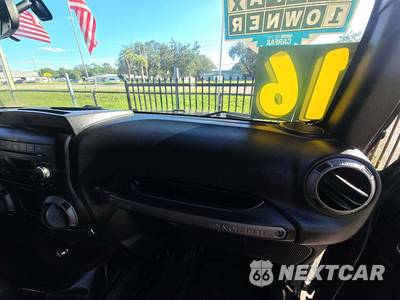 2016 Jeep Wrangler Unlimited Willys Wheeler Edition - zdjęcie 19 z 26 - miniatura
