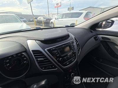 2016 Hyundai Elantra SE Sedan - zdjęcie 10 z 27 - miniatura