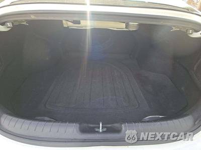 2025 Hyundai Elantra Limited - zdjęcie 14 z 26 - miniatura