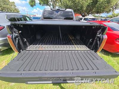 2025 Toyota Tundra Platinum Crew Cab Short Bed - zdjęcie 14 z 22 - miniatura