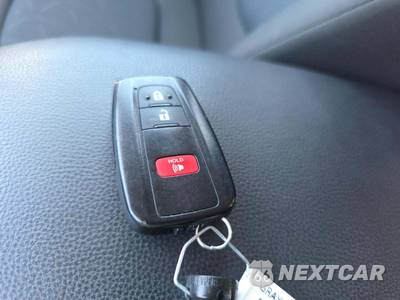 2025 Toyota RAV4 XLE - zdjęcie 5 z 18 - miniatura