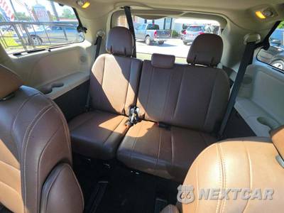 2017 Toyota Sienna Limited Premium 7-Passenger 119.3" WB - zdjęcie 14 z 21 - miniatura