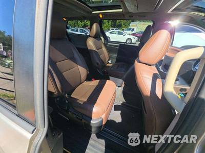 2017 Toyota Sienna Limited Premium 7-Passenger 119.3" WB - zdjęcie 17 z 21 - miniatura