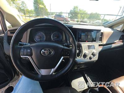2017 Toyota Sienna Limited Premium 7-Passenger 119.3" WB - zdjęcie 10 z 21 - miniatura
