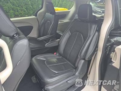 2022 Chrysler Pacifica Hybrid Touring L 121.6" WB - zdjęcie 13 z 26 - miniatura