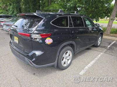 2022 Toyota Highlander LE - zdjęcie 3 z 35 - miniatura