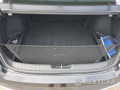 2025 Hyundai Elantra SEL Sport - zdjęcie 11 z 23 - miniatura