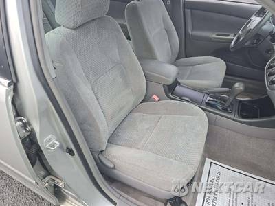 2004 Toyota Camry SE - zdjęcie 18 z 30 - miniatura