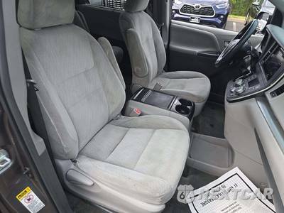 2017 Toyota Sienna LE 8-Passenger 119.3" WB - zdjęcie 19 z 32 - miniatura